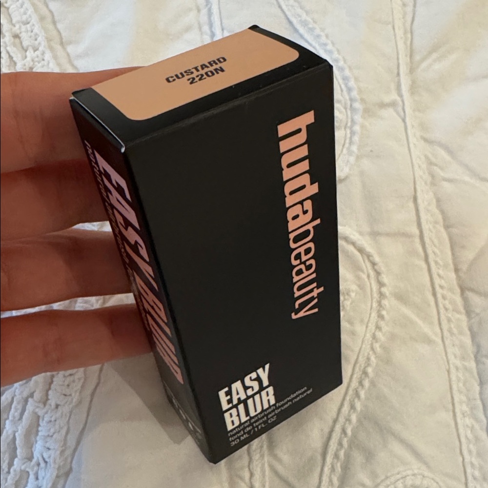 HUDA BEAUTY EASY BLUR NATURAL AIRBUSH Foundation SHADE CUSTARD 220N y2k bridal